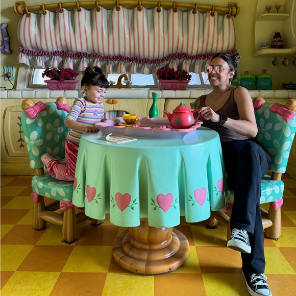 Meet your Posher, Claudia - Picture 3 of 7